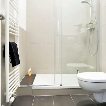 Apartamento Sc 03 By Rockchair L Superhost Status L 2 Bedrooms Boxspringbeds Balcony Elevator - Cozy Family & Business Flair Welcomes You!